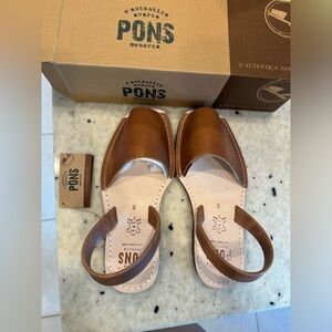 PONS avarcas classic style size 8 brown color BRAND NEW UNWORN